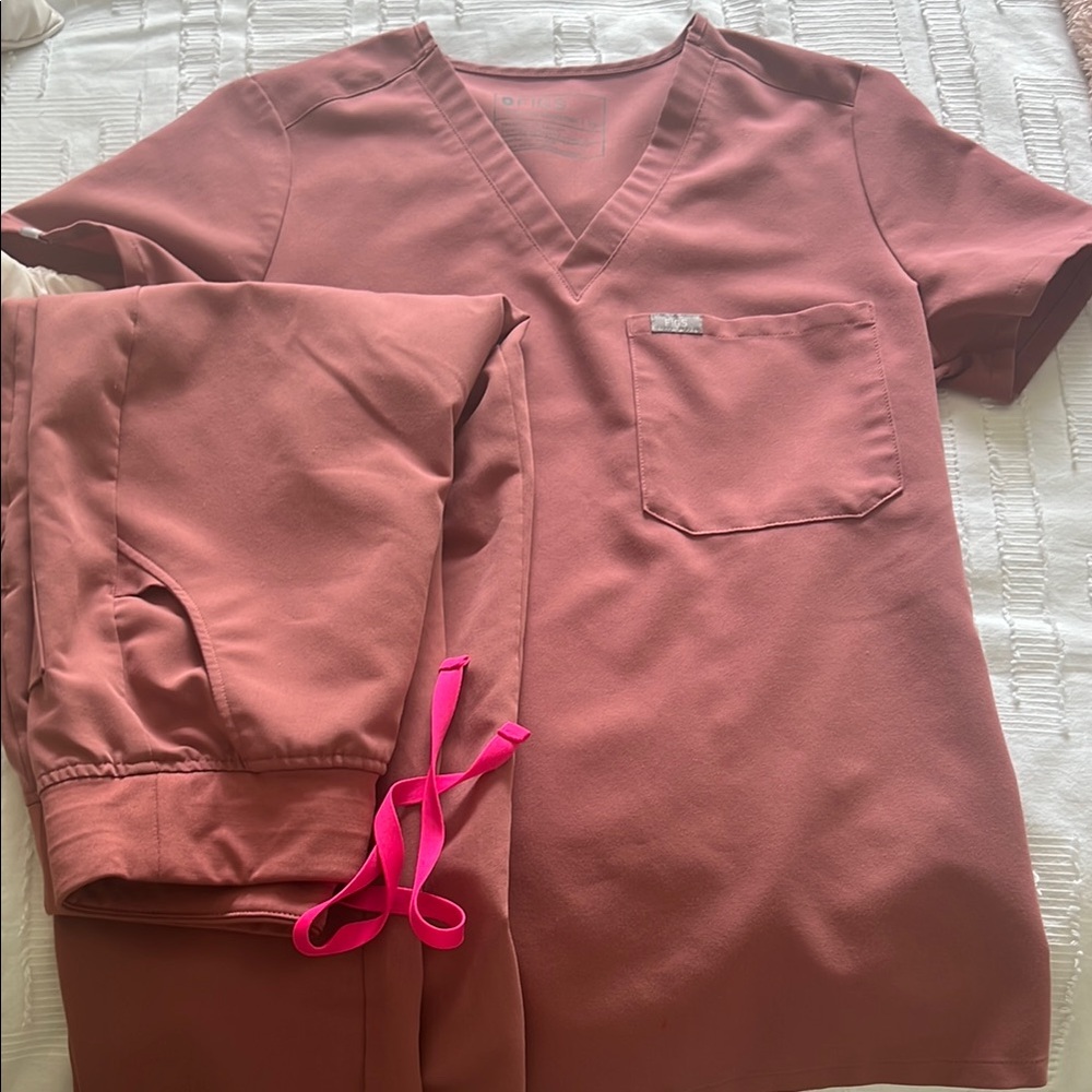 Figs Pink Scrub Set